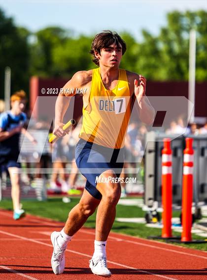 Thumbnail 2 in IHSAA Regionals photogallery.