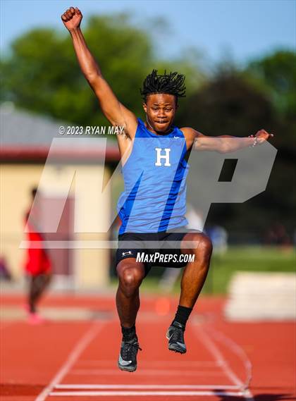 Thumbnail 2 in IHSAA Regionals photogallery.