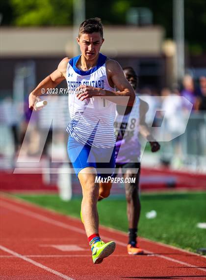 Thumbnail 2 in IHSAA Regionals photogallery.