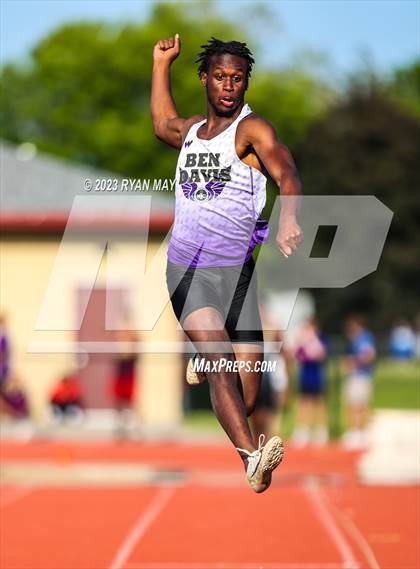 Thumbnail 1 in IHSAA Regionals photogallery.