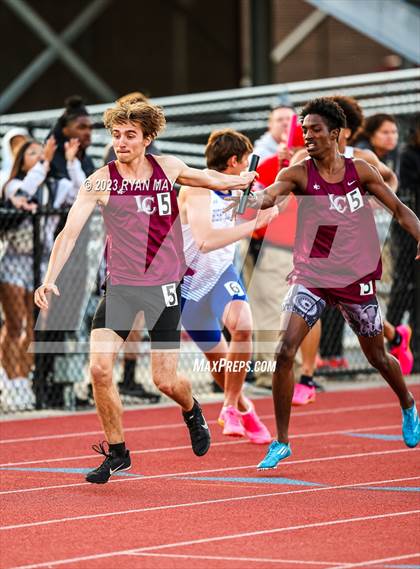 Thumbnail 3 in IHSAA Regionals photogallery.