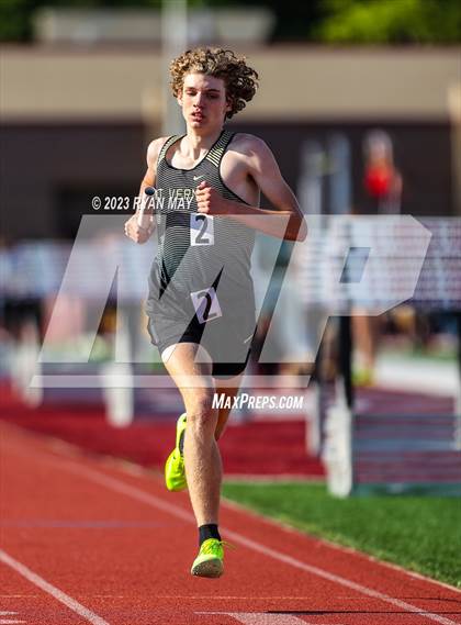 Thumbnail 3 in IHSAA Regionals photogallery.