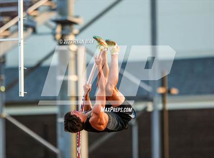 Thumbnail 2 in IHSAA Regionals photogallery.