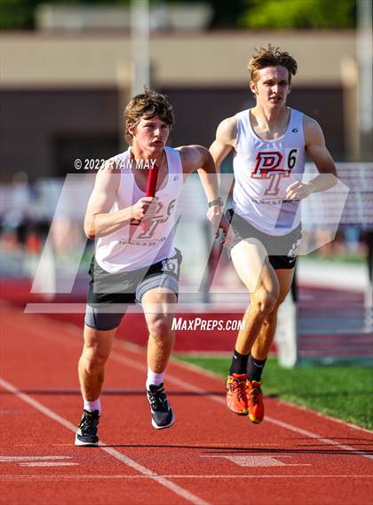 Thumbnail 2 in IHSAA Regionals photogallery.