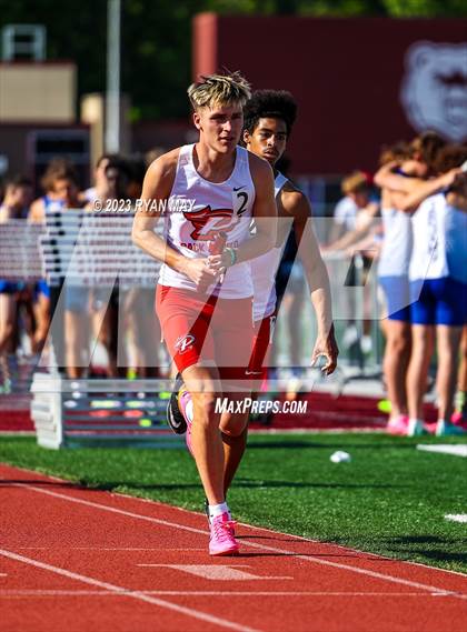 Thumbnail 2 in IHSAA Regionals photogallery.