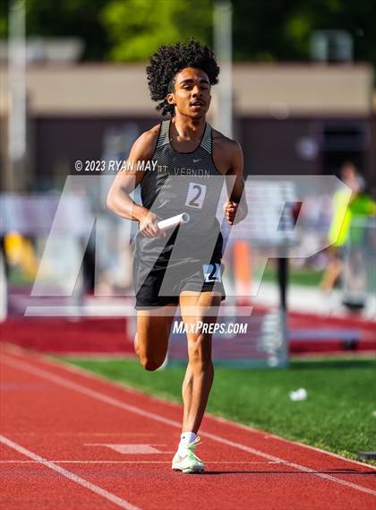 Thumbnail 2 in IHSAA Regionals photogallery.