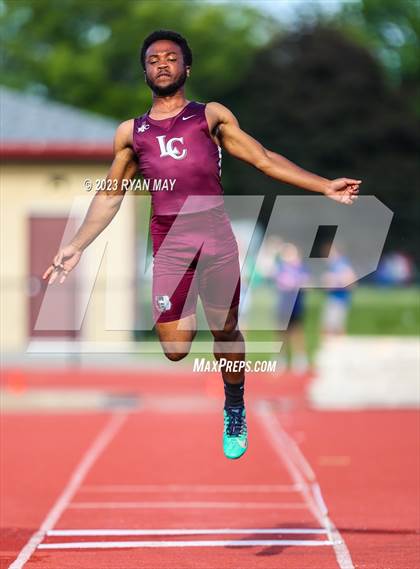 Thumbnail 2 in IHSAA Regionals photogallery.