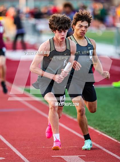 Thumbnail 2 in IHSAA Regionals photogallery.