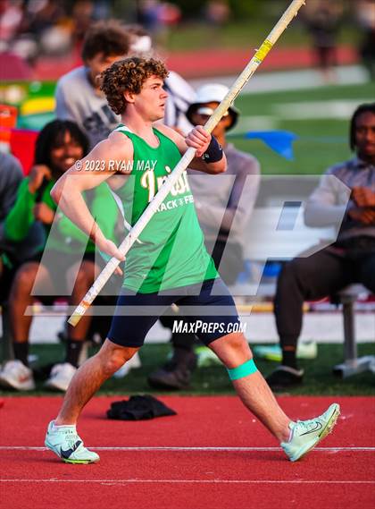 Thumbnail 2 in IHSAA Regionals photogallery.