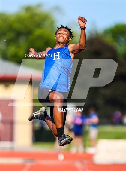 Thumbnail 2 in IHSAA Regionals photogallery.