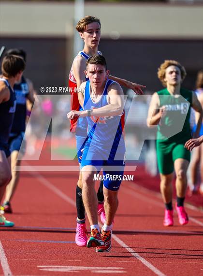 Thumbnail 2 in IHSAA Regionals photogallery.