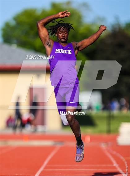 Thumbnail 3 in IHSAA Regionals photogallery.