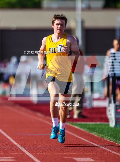 Thumbnail 2 in IHSAA Regionals photogallery.
