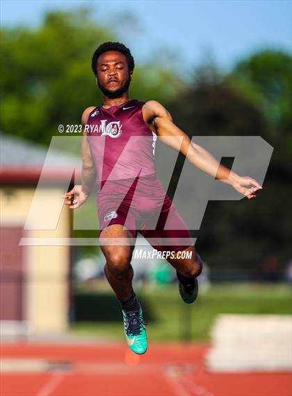 Thumbnail 2 in IHSAA Regionals photogallery.