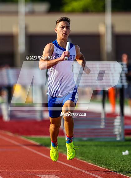 Thumbnail 2 in IHSAA Regionals photogallery.