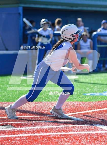 Thumbnail 1 in Slocum vs Moulton (UIL 1A Regional Final) Game 1 photogallery.