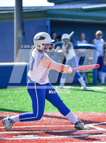 Thumbnail 1 in Slocum vs Moulton (UIL 1A Regional Final) Game 1 photogallery.