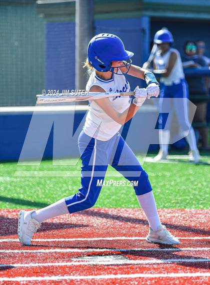 Thumbnail 1 in Slocum vs Moulton (UIL 1A Regional Final) Game 1 photogallery.