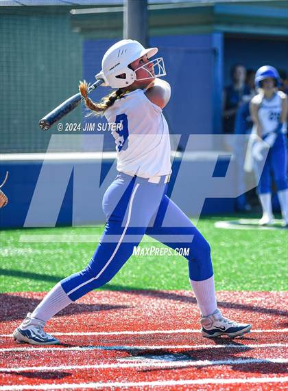 Thumbnail 3 in Slocum vs Moulton (UIL 1A Regional Final) Game 1 photogallery.