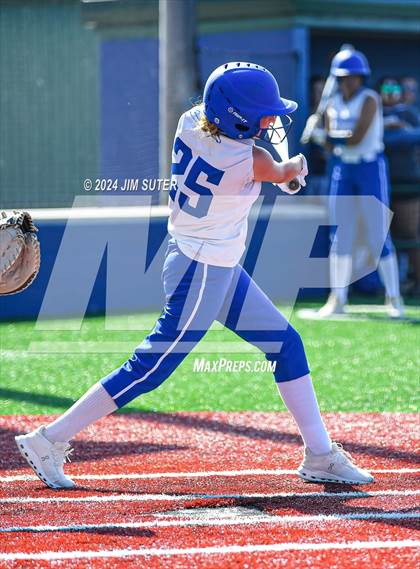 Thumbnail 3 in Slocum vs Moulton (UIL 1A Regional Final) Game 1 photogallery.