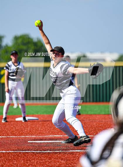 Thumbnail 1 in Slocum vs Moulton (UIL 1A Regional Final) Game 1 photogallery.