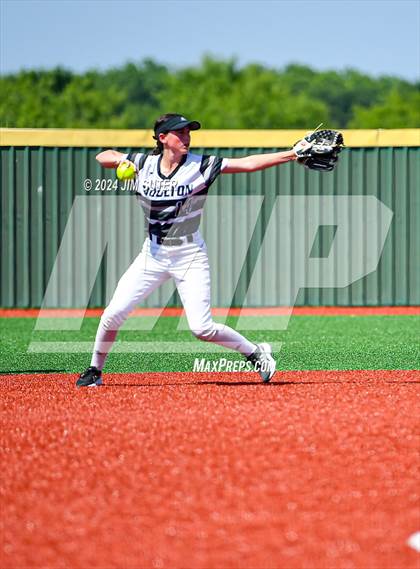 Thumbnail 3 in Slocum vs Moulton (UIL 1A Regional Final) Game 1 photogallery.