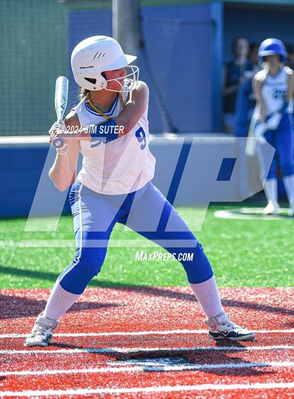 Thumbnail 2 in Slocum vs Moulton (UIL 1A Regional Final) Game 1 photogallery.