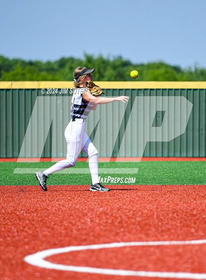 Thumbnail 2 in Slocum vs Moulton (UIL 1A Regional Final) Game 1 photogallery.