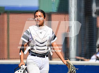 Thumbnail 3 in Slocum vs Moulton (UIL 1A Regional Final) Game 1 photogallery.
