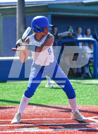 Thumbnail 3 in Slocum vs Moulton (UIL 1A Regional Final) Game 1 photogallery.
