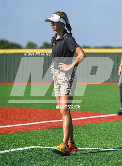 Thumbnail 3 in Slocum vs Moulton (UIL 1A Regional Final) Game 1 photogallery.