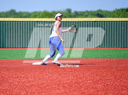 Thumbnail 1 in Slocum vs Moulton (UIL 1A Regional Final) Game 1 photogallery.