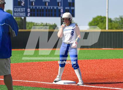 Thumbnail 3 in Slocum vs Moulton (UIL 1A Regional Final) Game 1 photogallery.
