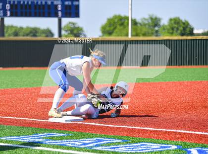 Thumbnail 2 in Slocum vs Moulton (UIL 1A Regional Final) Game 1 photogallery.