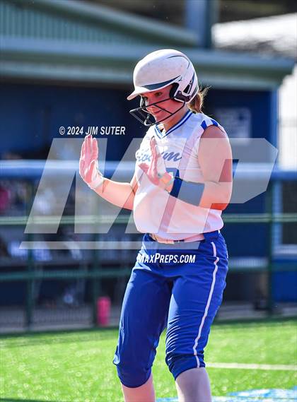 Thumbnail 3 in Slocum vs Moulton (UIL 1A Regional Final) Game 1 photogallery.