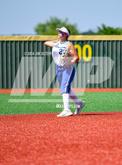 Thumbnail 3 in Slocum vs Moulton (UIL 1A Regional Final) Game 1 photogallery.
