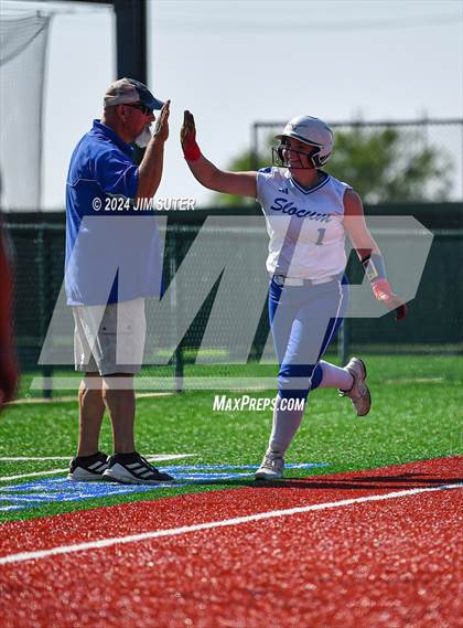 Thumbnail 1 in Slocum vs Moulton (UIL 1A Regional Final) Game 1 photogallery.
