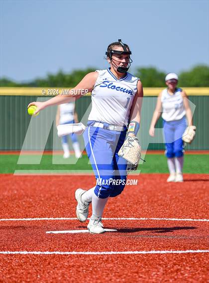 Thumbnail 3 in Slocum vs Moulton (UIL 1A Regional Final) Game 1 photogallery.