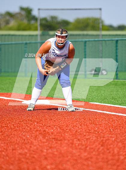 Thumbnail 1 in Slocum vs Moulton (UIL 1A Regional Final) Game 1 photogallery.