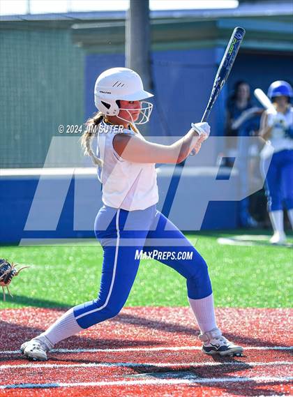 Thumbnail 3 in Slocum vs Moulton (UIL 1A Regional Final) Game 1 photogallery.