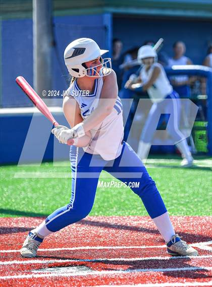Thumbnail 2 in Slocum vs Moulton (UIL 1A Regional Final) Game 1 photogallery.