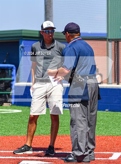 Thumbnail 3 in Slocum vs Moulton (UIL 1A Regional Final) Game 1 photogallery.