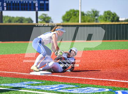 Thumbnail 1 in Slocum vs Moulton (UIL 1A Regional Final) Game 1 photogallery.