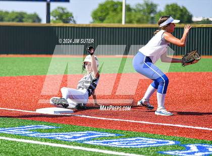 Thumbnail 3 in Slocum vs Moulton (UIL 1A Regional Final) Game 1 photogallery.