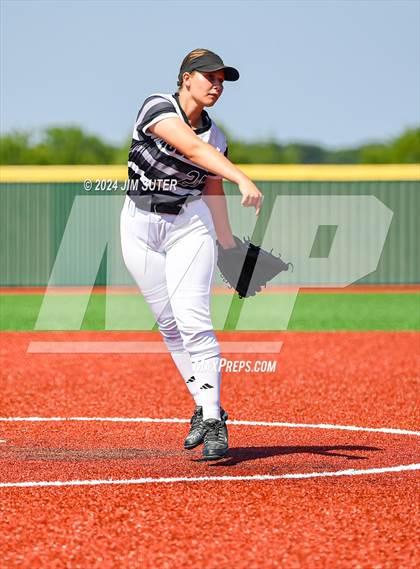 Thumbnail 2 in Slocum vs Moulton (UIL 1A Regional Final) Game 1 photogallery.