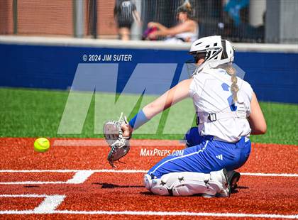 Thumbnail 3 in Slocum vs Moulton (UIL 1A Regional Final) Game 1 photogallery.