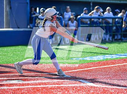 Thumbnail 2 in Slocum vs Moulton (UIL 1A Regional Final) Game 1 photogallery.