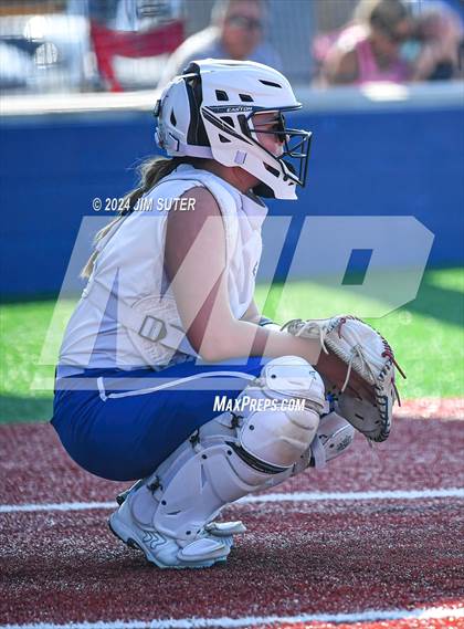 Thumbnail 3 in Slocum vs Moulton (UIL 1A Regional Final) Game 1 photogallery.