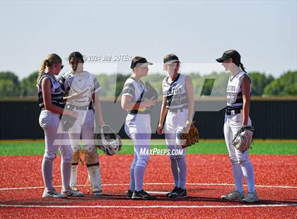 Thumbnail 3 in Slocum vs Moulton (UIL 1A Regional Final) Game 1 photogallery.