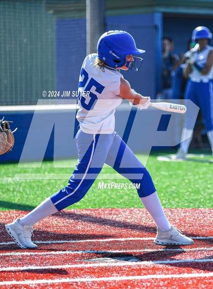Thumbnail 3 in Slocum vs Moulton (UIL 1A Regional Final) Game 1 photogallery.